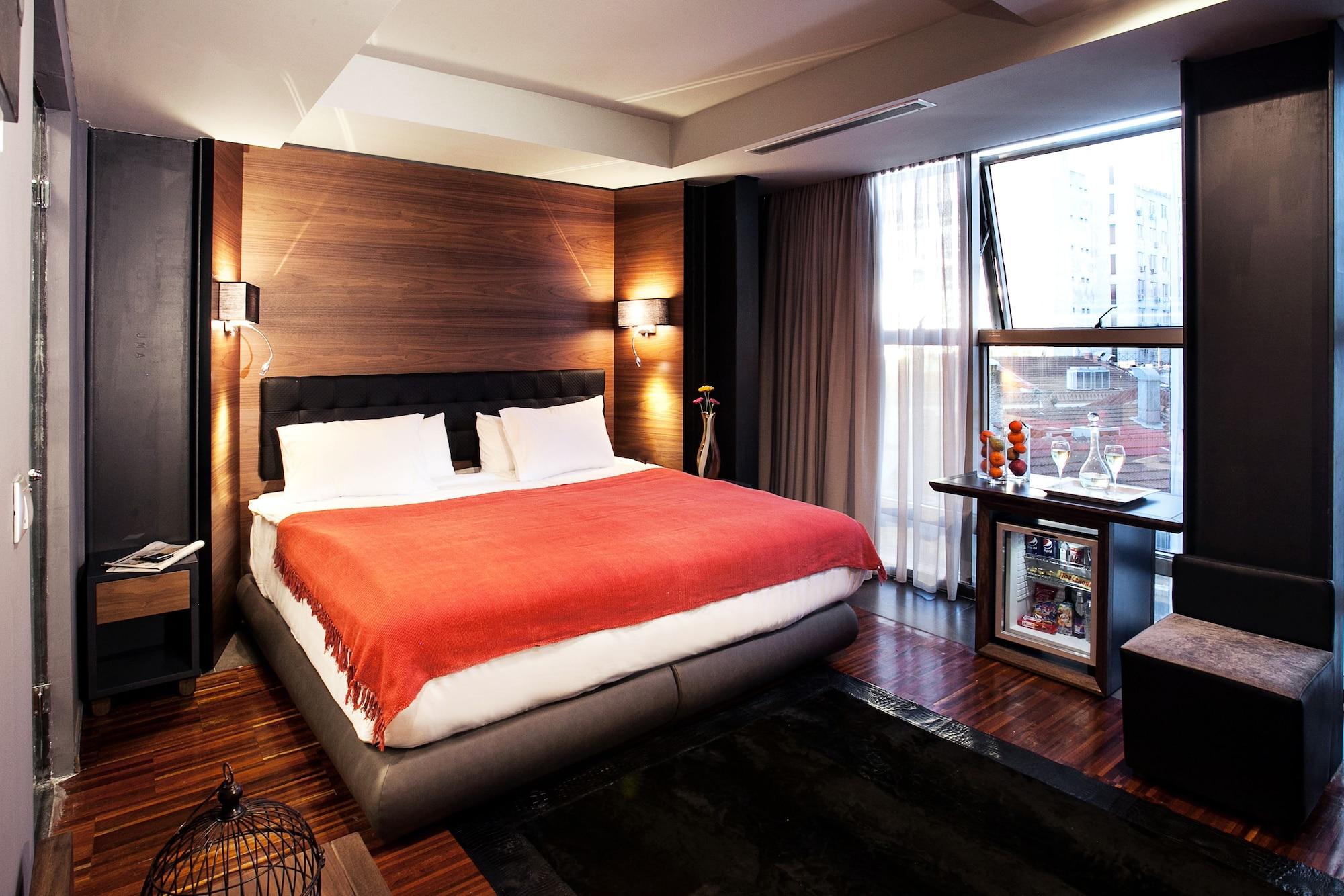 Diamond Suites, Philian And Salonicco