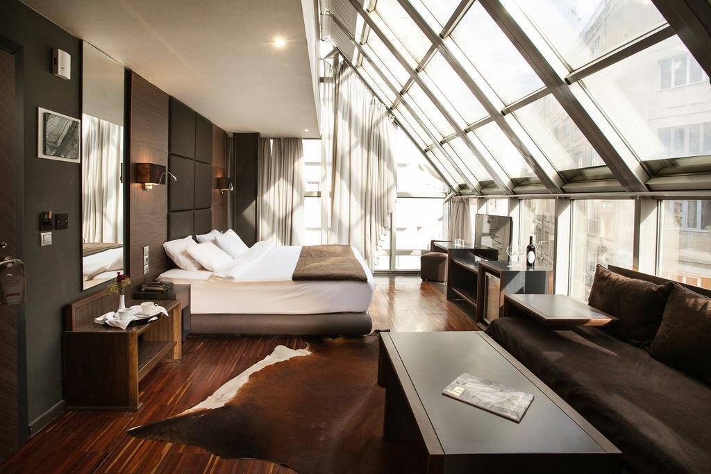 Diamond Suites, Philian And *