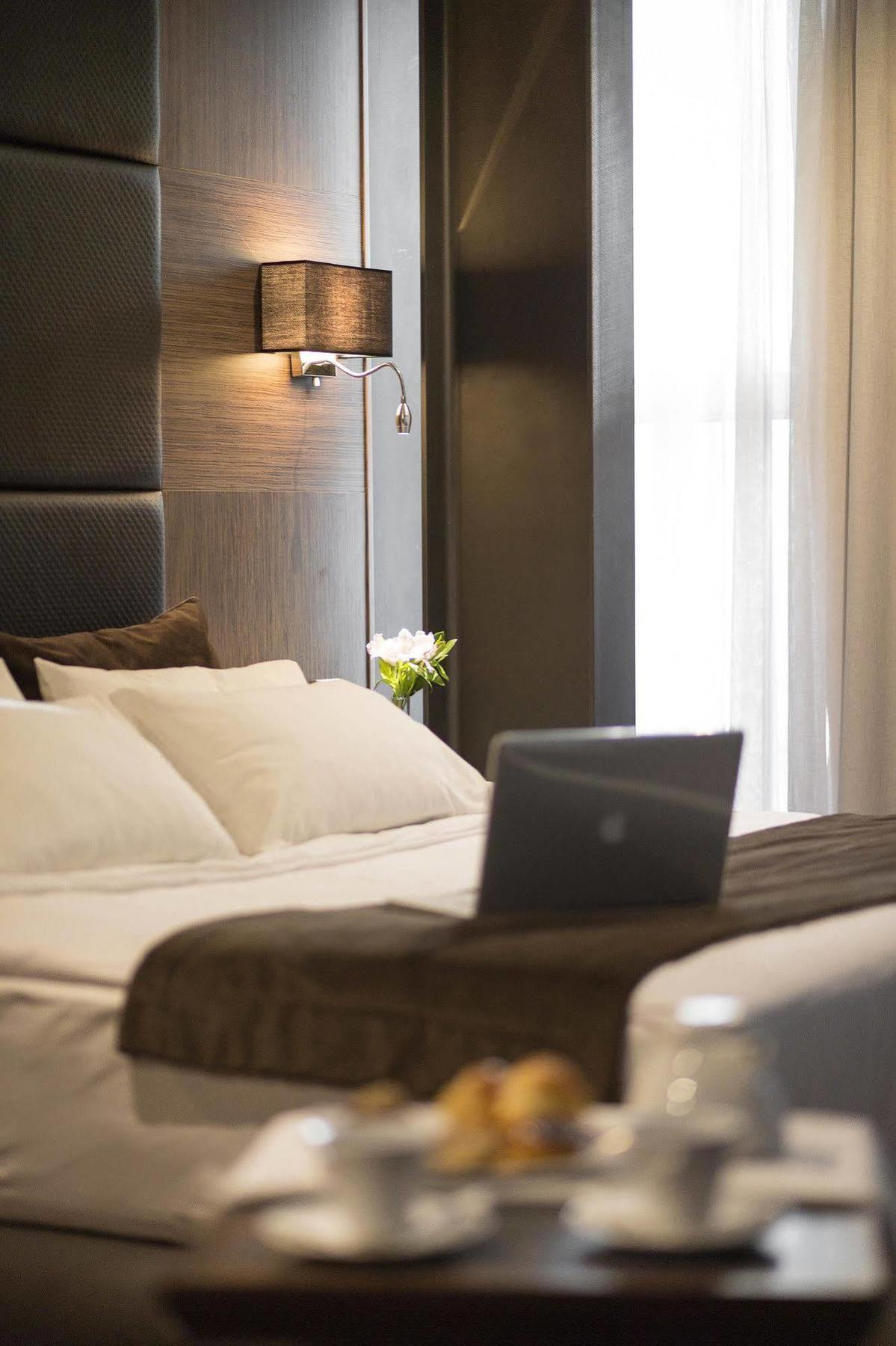 Diamond Suites, Philian And